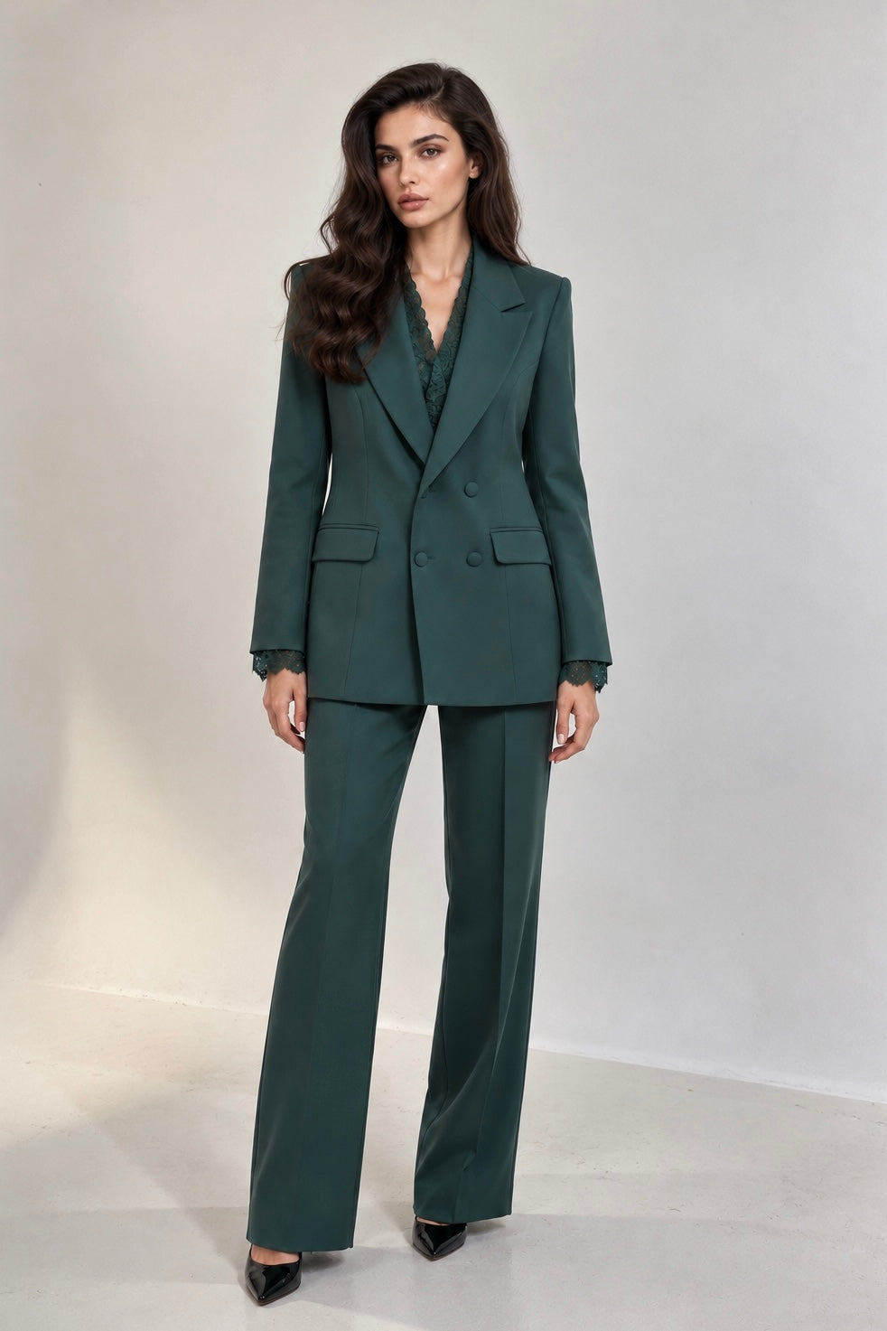 Tailleur à détails en dentelle