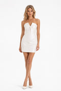 Robe Courte Brodé Détail Broche